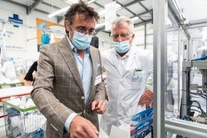 Ultrafilter Medical Launch Sept 2021-67 Richard Hammond meets Ultrafilter Staff